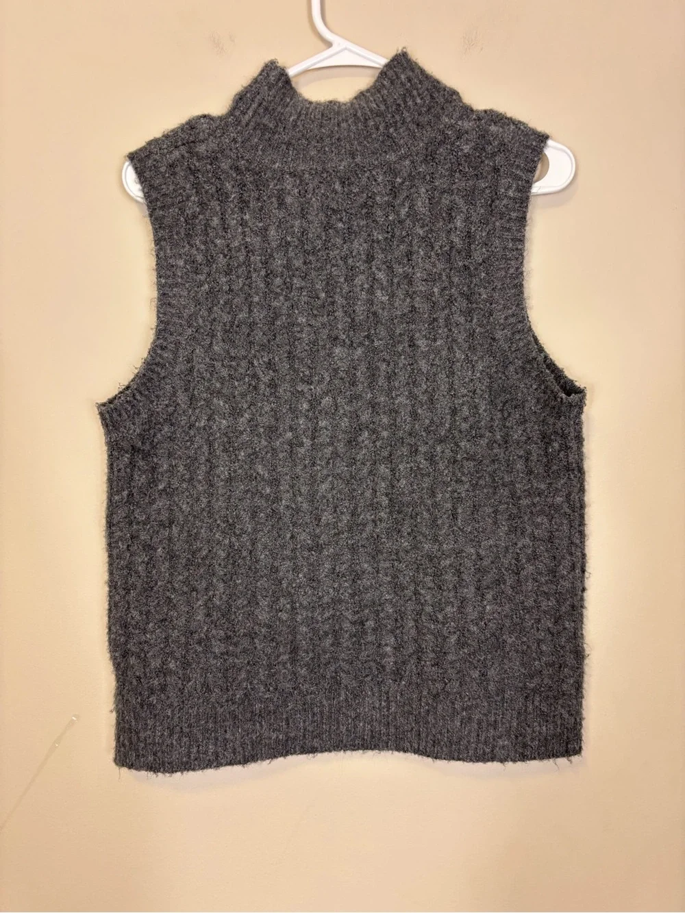 Evereve Sleeveless Turtleneck Cable Knit Sweater - Charcoal Gray Large